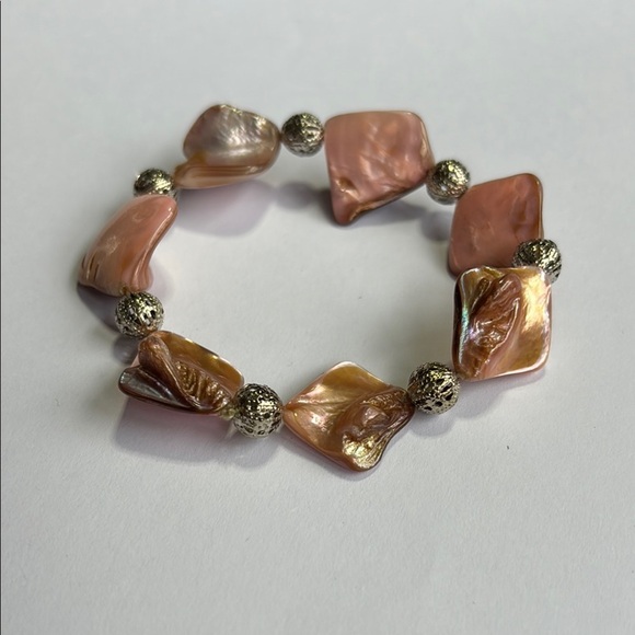 🎉4/30$🎉 Elegant Pink and Gold Bracelet - Picture 1 of 3